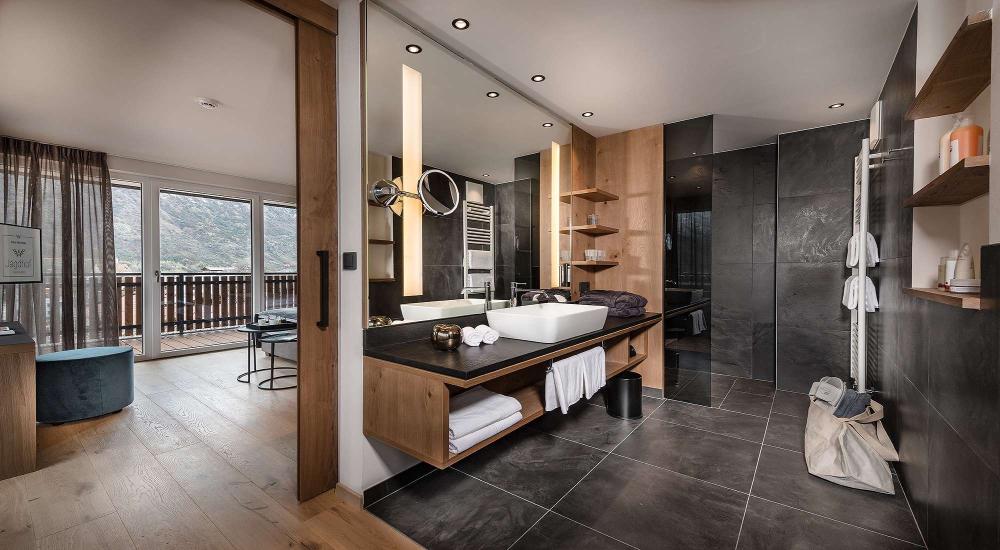 Luxuriöses Badezimmer im 4 Sterne S Hotel Jagdhof