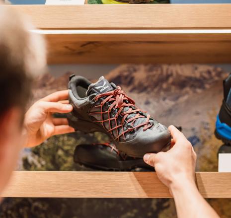 Salewa Bekleidung & Wanderschuhe