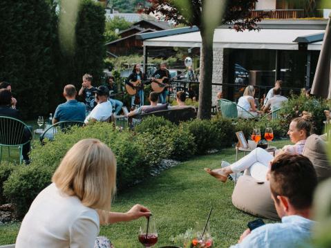 Die wohl insPIRIerendsten Gastgeber im Alpenraum! Wöchentliche Events im Garten