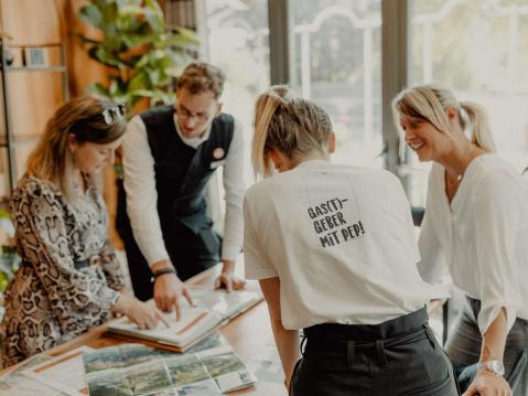 Perché tu possa vedere cosa sta succedendo da noi! Perché tu possa vedere cosa sta succedendo da noi!
